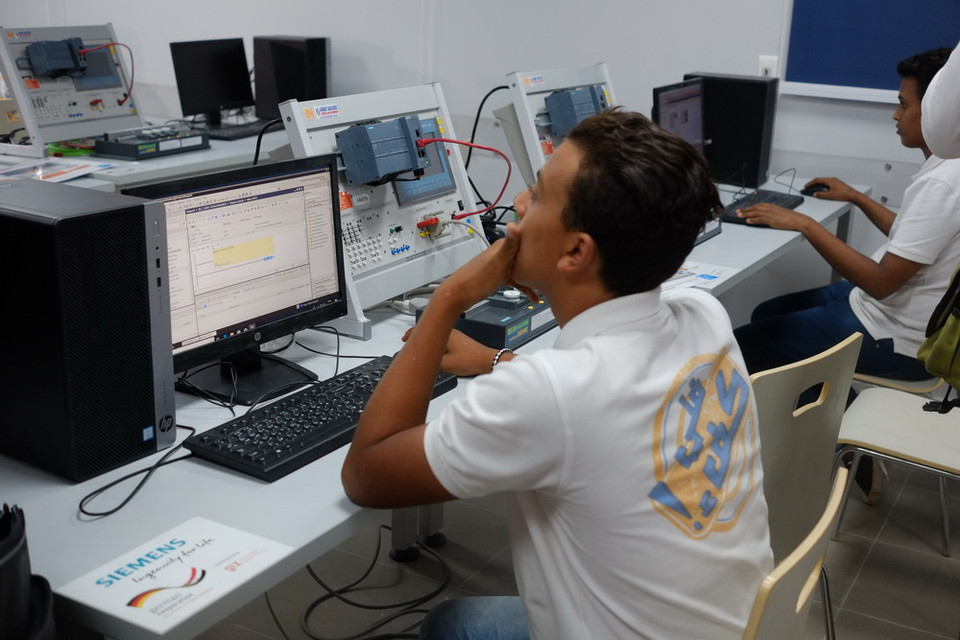 Học viên được trực tiếp thực hành trên máy, tiếp cận những xu hướng mới nhất.