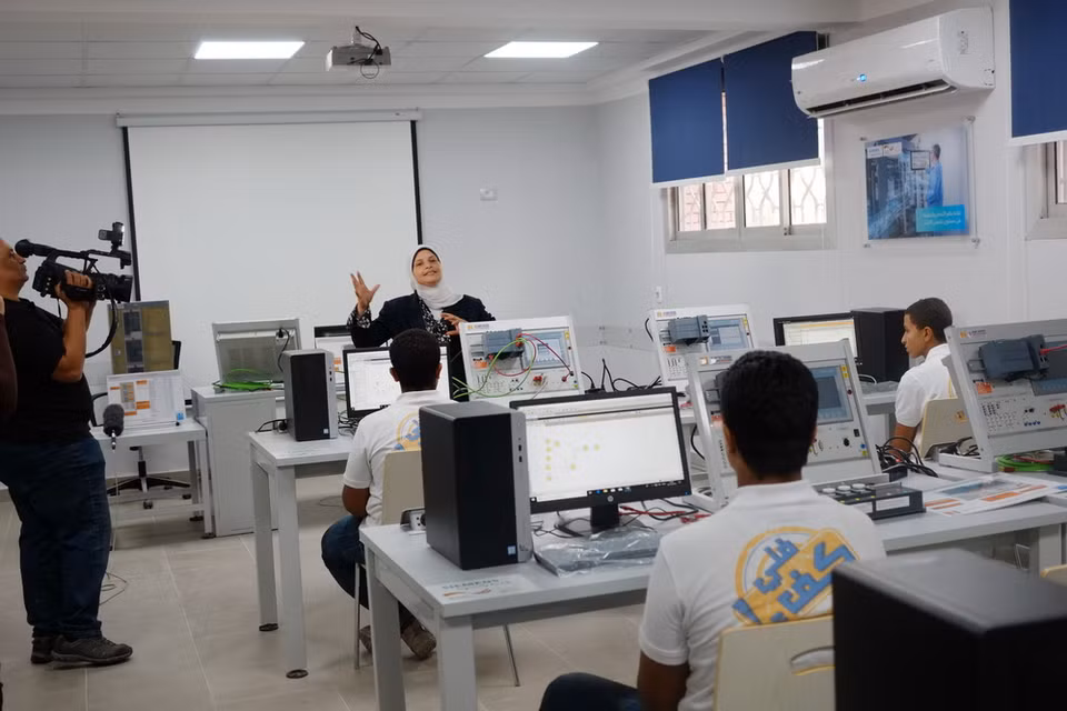 Tính kỷ luật, sự nghiêm túc trong học tập được đề cao tại ngôi trường này.