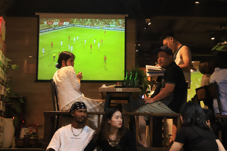 Ngay sau lễ khai mạc, đội chủ nhà Qatar sẽ đá trận mở màn World Cup 2022 với Ecuador trên sân Al Bayt vào lúc 23h00 ngày 20/11 (giờ Việt Nam). (Ảnh: Hoài Nam/Vietnam+)