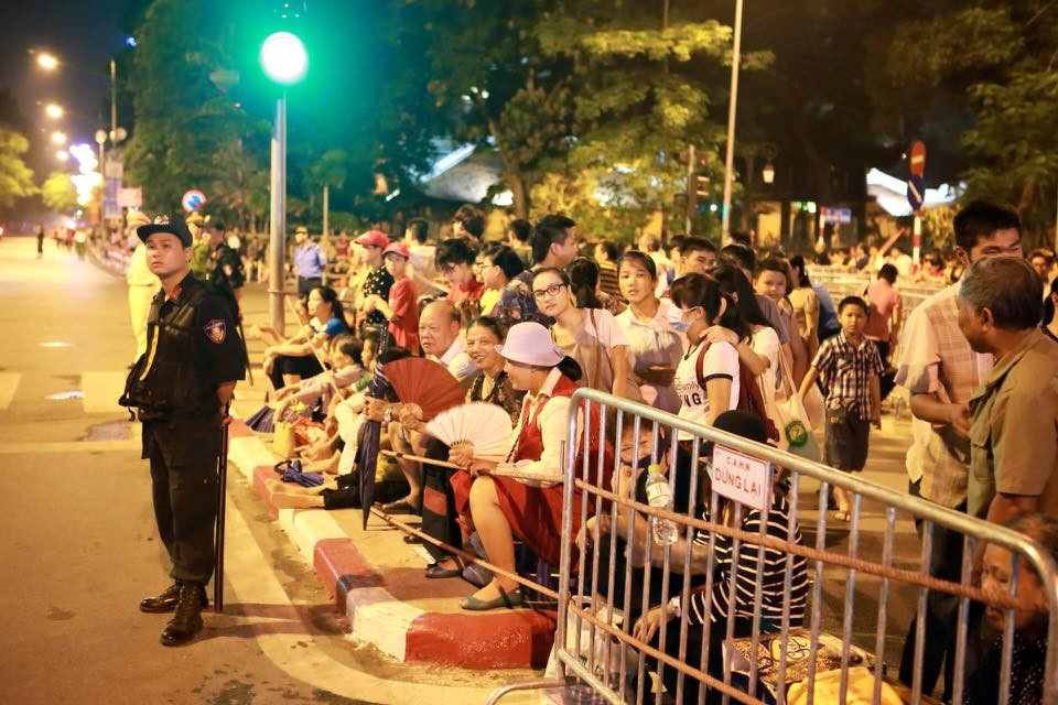 Ai nấy đều hồ hởi