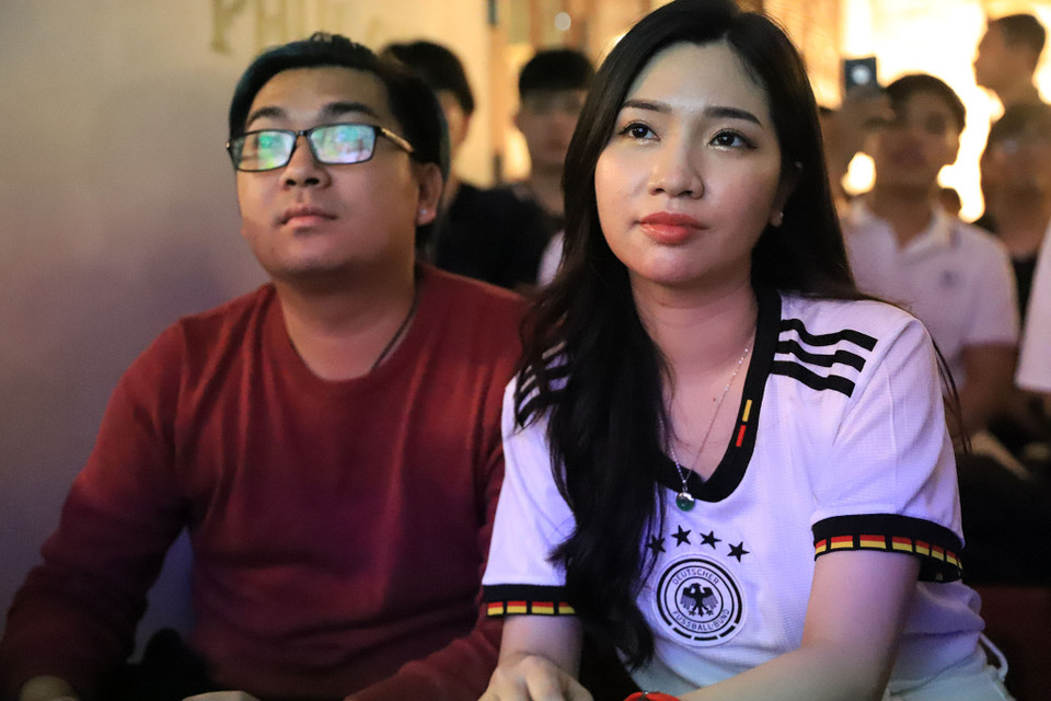 Thanh Huyền là một fan của tuyển Đức đã 16 năm, dự đoán hôm nay Đức thắng cách biệt 2 bàn. ‘Đức vô địch’ đó là dự đoán của chị trong chặng đường của tuyển Đức tại World Cup 2022 lần này. (Ảnh: PV/Vietnam+)