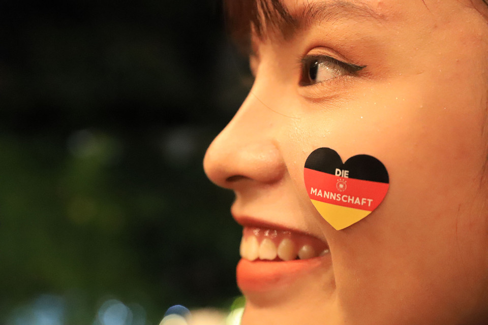 Ai nấy đều có niềm tin vào một chiến thắng trong trận ra quân của thầy trò huấn luyện viên Hansi Flick. (Ảnh: PV/Vietnam+)