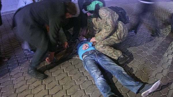  Một người biểu tình bị thương sau đụng độ với cảnh sát