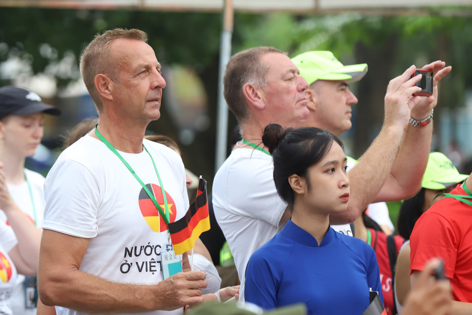 Giải đấu nhận được sự cổ vũ không chỉ du khách trong nước mà còn có những du khách nước ngoài. (Ảnh: Hoài Nam/Vietnam+)