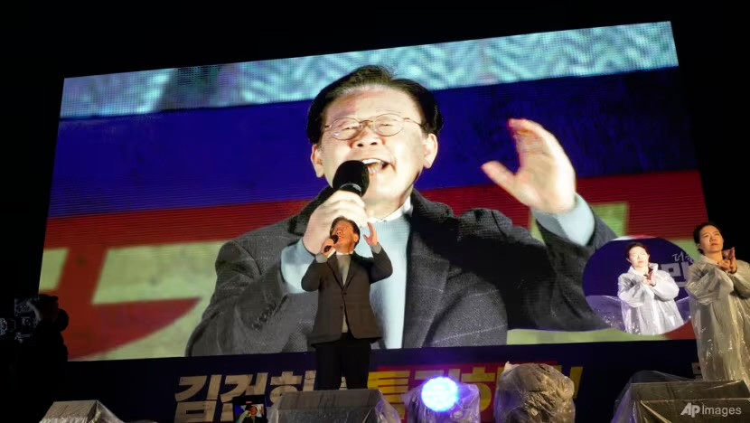 Thủ lĩnh phe đối lập, Chủ tịch Đảng Dân chủ Lee Jae-myung tuyên bố lệnh thiết quân luật của Tổng thống là vi hiến (Nguồn: AP)