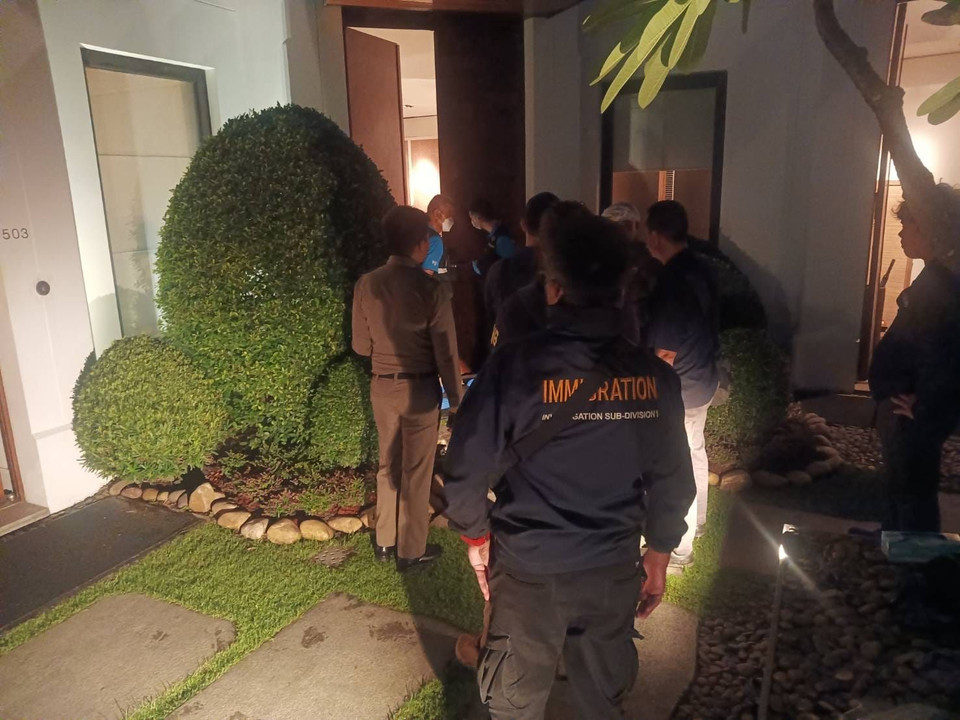 Cảnh sát Thái Lan cùng cơ quan hữu trách tiến hành xác minh nhân thân của các nạn nhân.