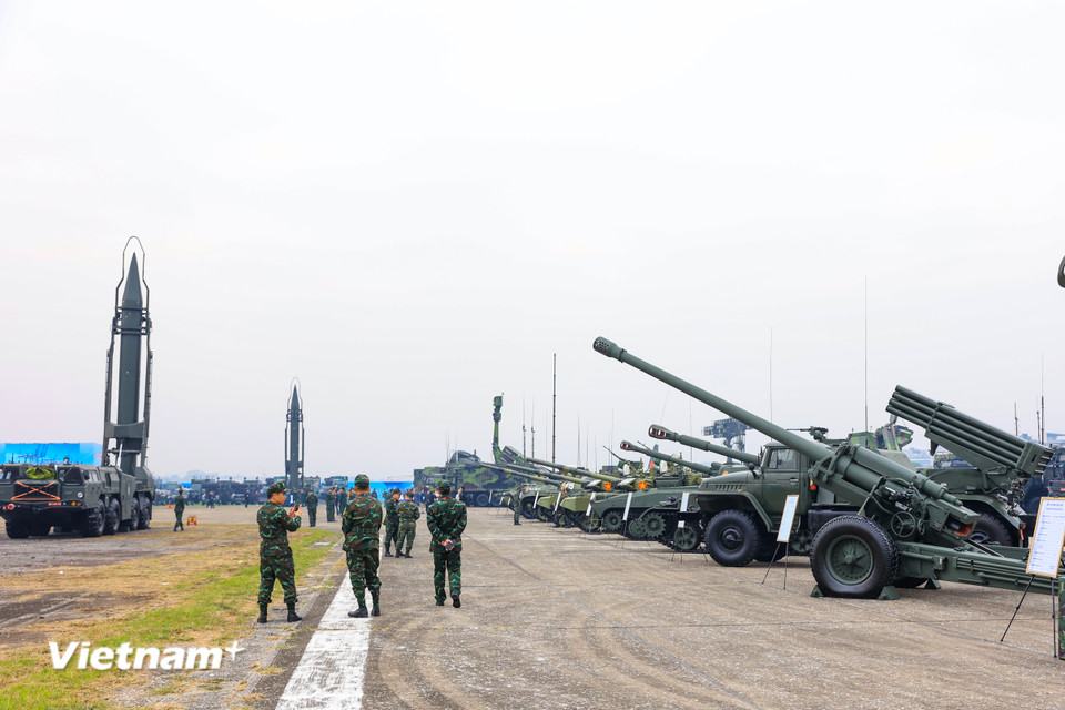 Khu vực triển lãm có tổng diện tích hơn 100.000m2 với diện tích trưng bày trong nhà là 15.000m2 (tăng gấp đôi so với triển lãm năm 2022) và ngoài trời hơn 20.000m2. (Ảnh: Hoài Nam/Vietnam+)