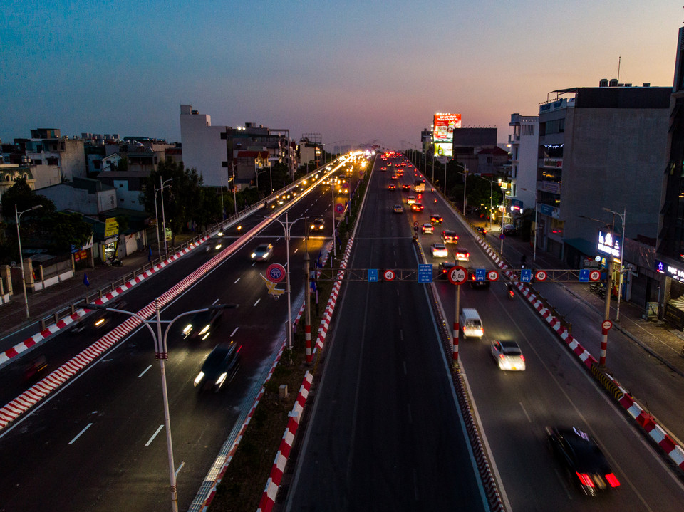 Đây là công trình đóng vai trò quan trọng, góp phần giải quyết điểm nghẽn giao thông kết nối giữa hai bờ sông Hồng, nhằm hoàn thiện tuyến đường Vành đai 2 và kết nối với các tuyến vành đai khác của Hà Nội. (Ảnh: Hoài Nam/Vietnam+)