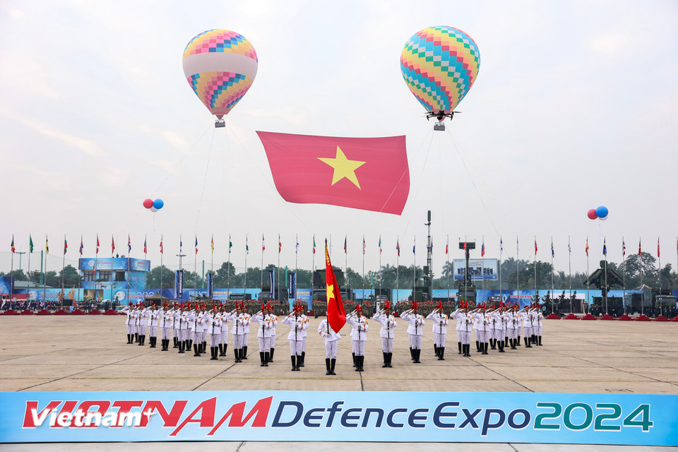 Sáng nay 17/12, tại sân bay Gia Lâm (Hà Nội) Bộ Quốc phòng tổ chức Tổng duyệt Triển lãm Quốc phòng quốc tế Việt Nam 2024. (Ảnh: Hoài Nam/Vietnam+)