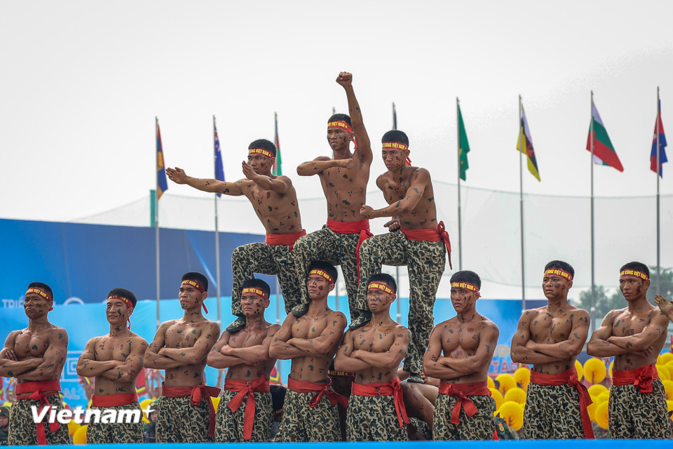 Triển lãm năm nay sẽ có 242 đơn vị, doanh nghiệp trong nước và quốc tế xác nhận tham dự trưng bày sản phẩm. Bắt đầu từ 9 giờ ngày 21/12, người dân có thể vào tham quan triển lãm. (Ảnh: Hoài Nam/Vietnam+)