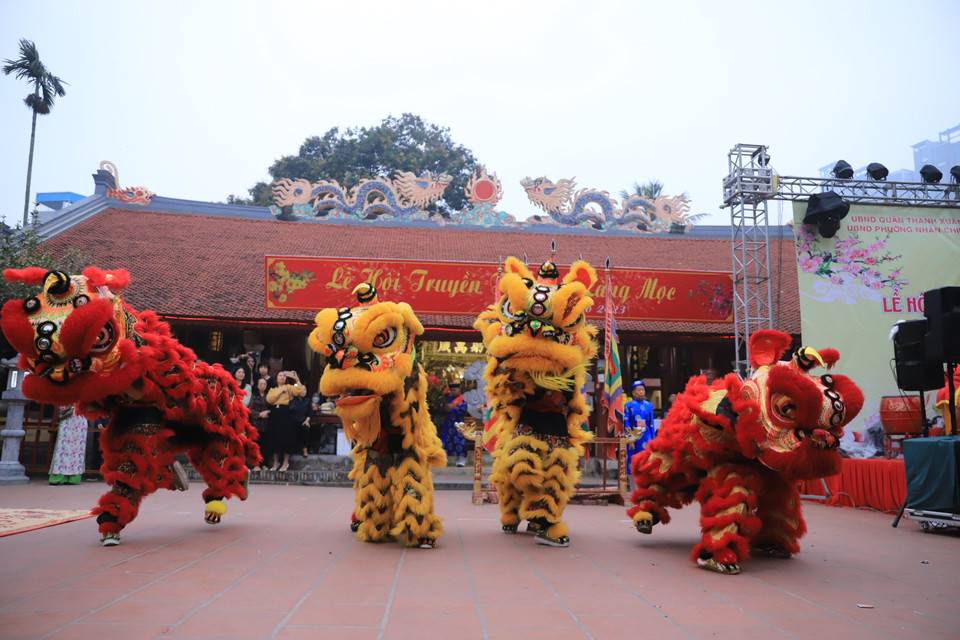 Đoàn lân biểu diễn trước giờ khai mạc. (Ảnh: Hoài Nam/Vietnam+)