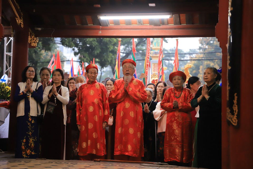 Lễ hội có đông đảo người dân từ các làng tham gia, từ các bậc cao niên tới những thế hệ trẻ hơn. (Ảnh: Hoài Nam/Vietnam+)