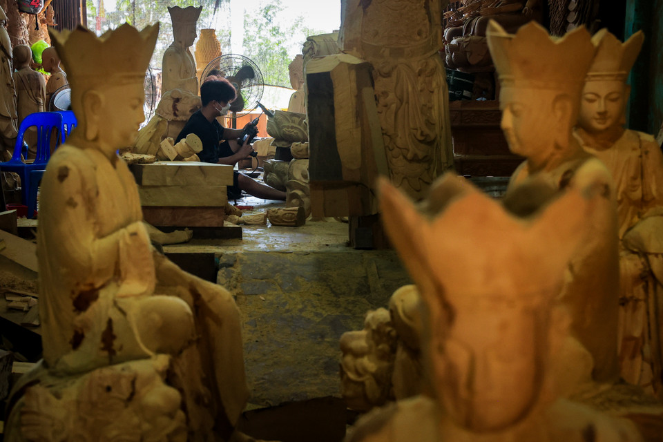 Các dấu ấn vật thể 1.000 năm Thăng Long – Hà Nội đều có dấu ấn từ đôi bàn tay tài hoa của người nghệ nhân Sơn Đồng như Văn miếu Quốc Tử Giám, Khuê Văn Các, đền Ngọc Sơn, cầu Thê Húc, chùa Một Cột. (Ảnh: Hoài Nam/Vietnam+)