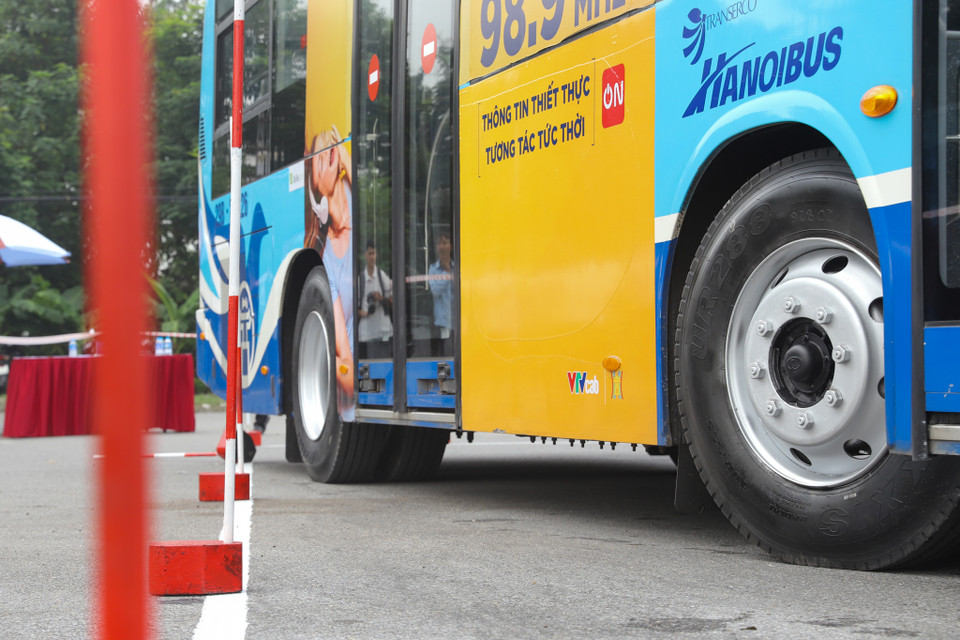 Phần thi quay đầu xe trong sân hẹp cũng chính là thao tác thường ngày của mỗi tài xế. (Ảnh: Hoài Nam/Vietnam+)