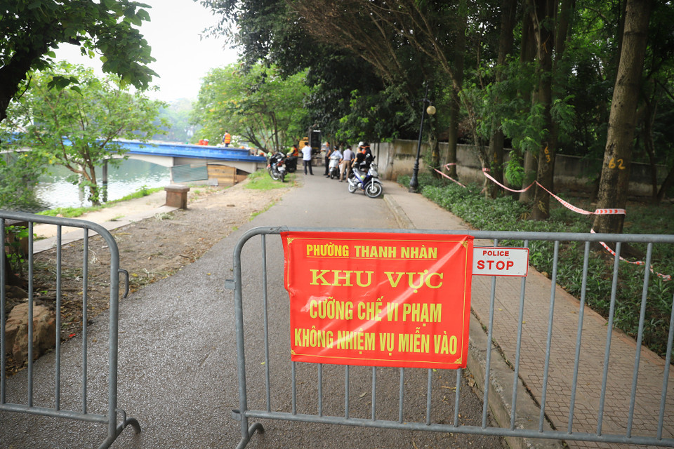 Các khu vực diễn ra cưỡng chế phá dỡ công trình vi phạm đã được cảnh báo, người dân cần lưu ý khi đi qua khu vực này để tránh nguy hiểm. (Ảnh: Hoài Nam/Vietnam+)