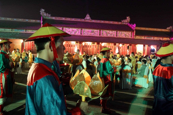 Cảnh yến tiệc trong Đêm Hoàng Cung. Ảnh: Minh Đức - TTXVN