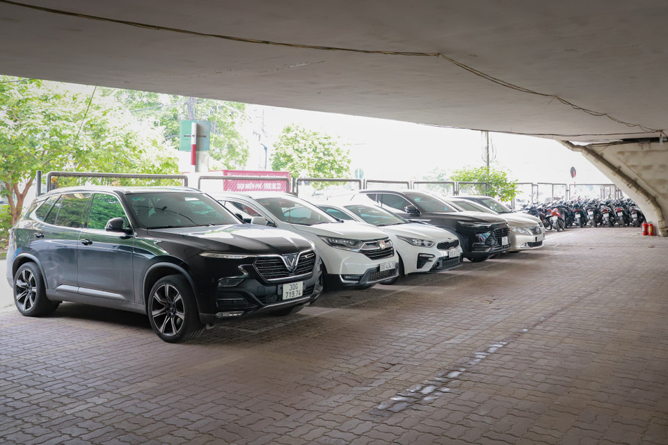 Theo đó, các gầm cầu làm nơi trông xe phải đáp ứng yêu cầu, điều kiện kỹ thuật an toàn, không quá tuổi thọ khai thác, không trong thời gian sửa chữa, kiểm định,… (Ảnh: Hoài Nam/Vietnam+)