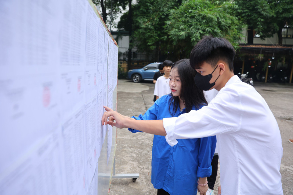 Để đảm bảo cho kỳ thi diễn ra thuận lợi, an toàn, luôn có những lực lượng từ phía sau hỗ trợ thí sinh. (Ảnh: PV/Vietnam+)