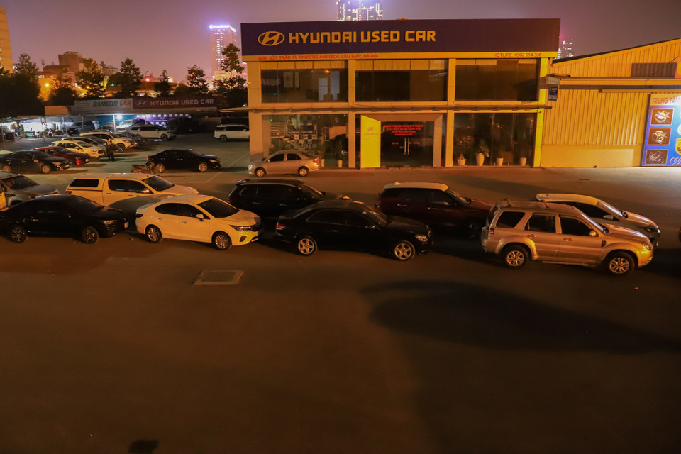 Trước tình trạng 11 trung tâm đăng kiểm ở Hà Nội đã tạm dừng hoạt động, Cục Đăng kiểm Việt Nam cũng khuyến khích người dân trên đường đi công tác, công việc, về quê có thể thực hiện kiểm định ở các trung tâm đăng kiểm địa phương để giảm tải cho các trung tâm đăng kiểm đang hoạt động ở Hà Nội. (Ảnh: Hoài Nam/Vietnam+)