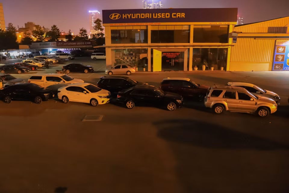 Trước tình trạng 11 trung tâm đăng kiểm ở Hà Nội đã tạm dừng hoạt động, Cục Đăng kiểm Việt Nam cũng khuyến khích người dân trên đường đi công tác, công việc, về quê có thể thực hiện kiểm định ở các trung tâm đăng kiểm địa phương để giảm tải cho các trung tâm đăng kiểm đang hoạt động ở Hà Nội. (Ảnh: Hoài Nam/Vietnam+)