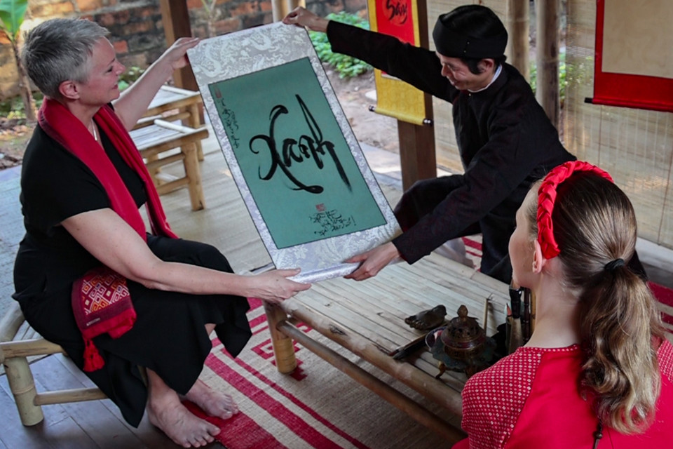 Đây cũng là một trong những mục tiêu hợp tác chính của hai nước. Qua chữ 'Xanh', bà Hilde Solbakken kỳ vọng hai nước sẽ có thêm nhiều hoạt động hợp tác song phương, đa phương trong lĩnh vực kinh tế xanh, kinh tế tuần hoàn, chuyển đổi năng lượng. (Ảnh: Hoài Nam/Vietnam+)