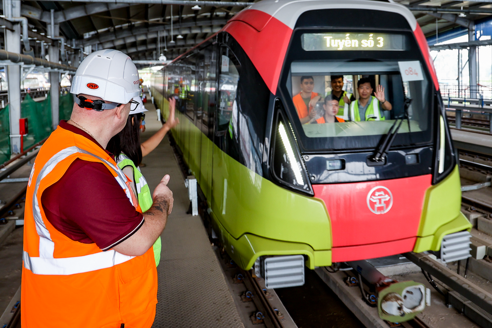 Trong đó, đào tạo nhà ga bao gồm các vị trí: Trưởng khu ga; Trưởng ca; Nhân viên quản lý tổng hợp; Nhân viên vé; Nhân viên phụ trách an toàn. Đào tạo lái tàu bao gồm các vị trí: Trực ban; Lái tàu; Quản lý kỹ thuật lái tàu. (Ảnh: PV/Vietnam+)
