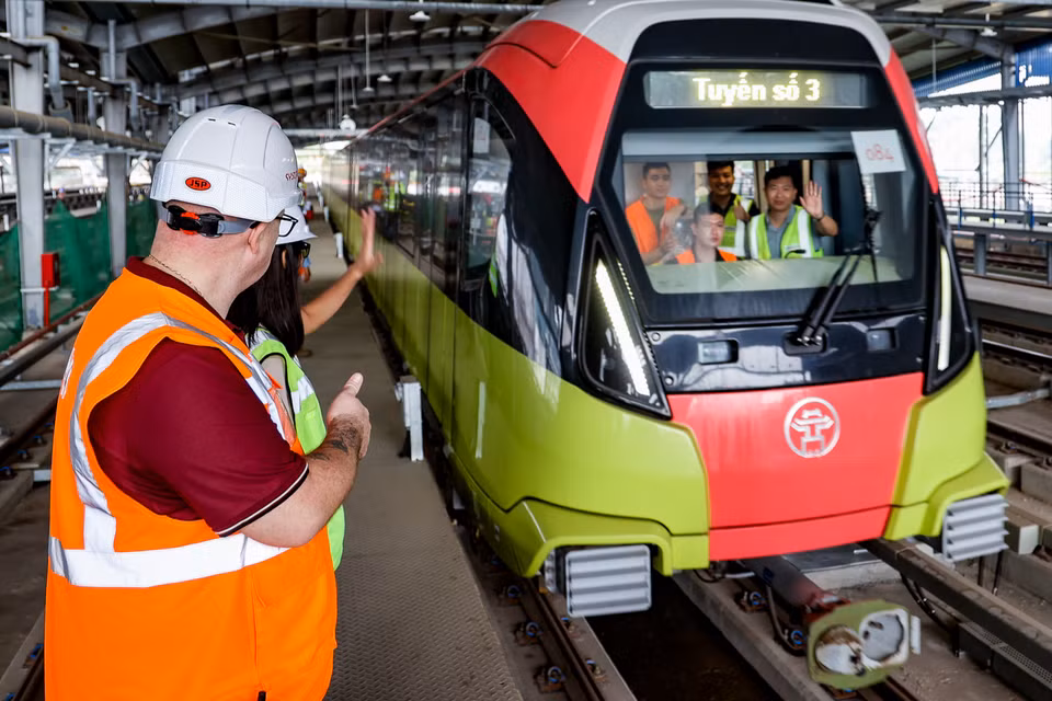Trong đó, đào tạo nhà ga bao gồm các vị trí: Trưởng khu ga; Trưởng ca; Nhân viên quản lý tổng hợp; Nhân viên vé; Nhân viên phụ trách an toàn. Đào tạo lái tàu bao gồm các vị trí: Trực ban; Lái tàu; Quản lý kỹ thuật lái tàu. (Ảnh: PV/Vietnam+)