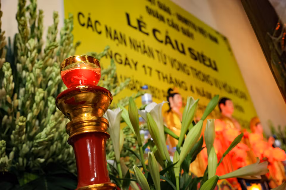 Trước đó, vào khoảng 0h46 ngày 24/5, vụ cháy tại địa chỉ số 1, hẻm 31, ngách 98, ngõ 43 phố Trung Kính đã tước đi sinh mạng của 14 người. (Ảnh: PV/Vietnam+)