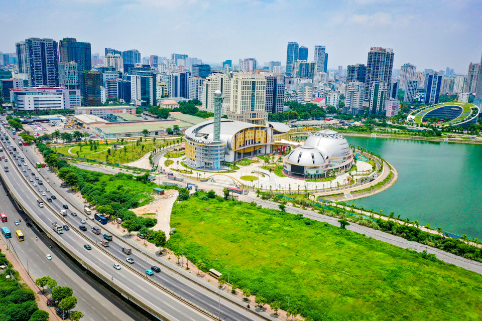 Theo báo cáo mới đây của Cục Thống kê thành phố Hà Nội, đến nay dự án Cung Thiếu nhi Hà Nội đã giải ngân 73,7% kế hoạch vốn. Dự kiến công trình hoàn thành bàn giao đưa vào sử dụng trong cuối năm 2024. (Ảnh: Hoài Nam/Vietnam+)