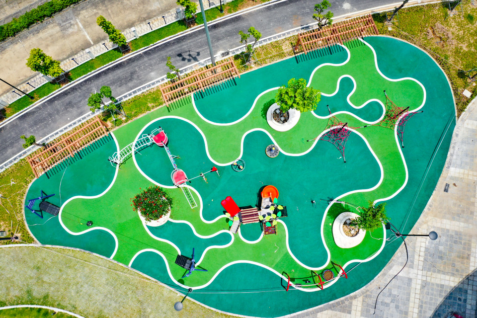 Hiện các hạng mục khu vui chơi, sinh hoạt ngoài trời nằm tại công viên và hồ điều hòa CV1 cơ bản đã hoàn thiện. (Ảnh: Hoài Nam/Vietnam+)