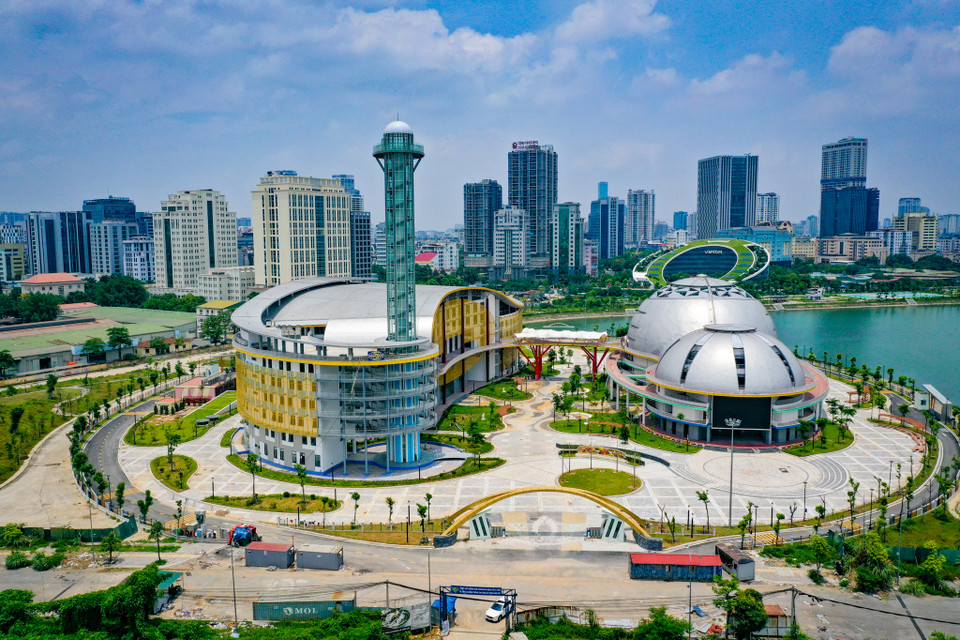 Công trình bao gồm các hạng mục: Nhà hát 800 chỗ; rạp chiếu phim 200 chỗ; nhà thi đấu 500 chỗ; bể bơi 10 làn; nhà học và thư viện, tháp thiên văn. (Ảnh: Hoài Nam/Vietnam+)