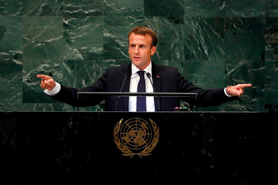 Tổng thống Pháp Emmanuel Macron phát biểu tại Đại hội đồng hôm 25/9, phản bác những ý kiến của Tổng thống Hoa Kỳ Donald Trump về nhiều vấn đề quốc tế như biến đổi khí hậu, Iran... (Nguồn: AP)