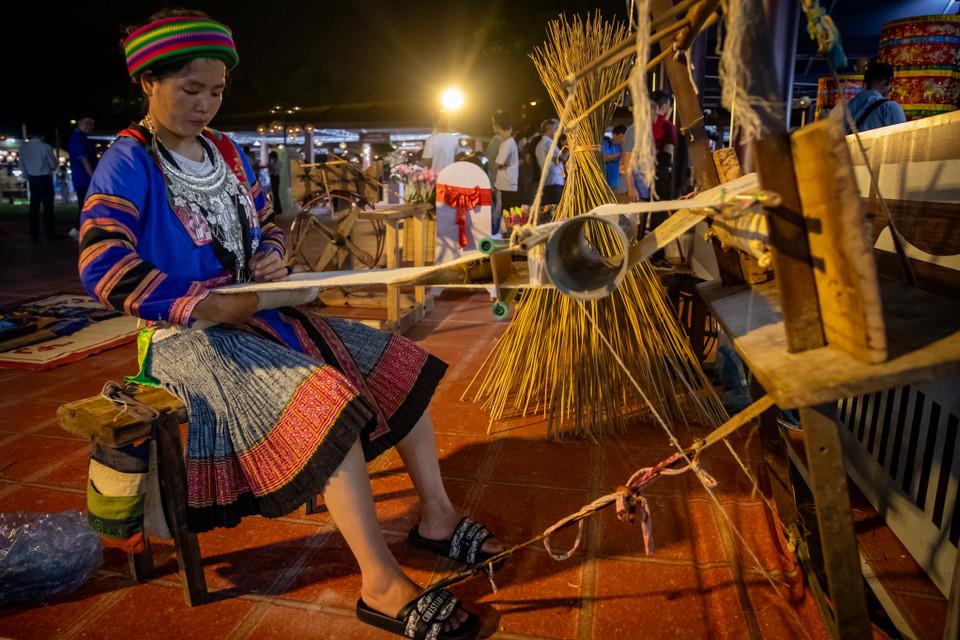 Cùng với đó là các hoạt động thao diễn nghề truyền thống đặc sắc từ nhiều vùng miền trên dải đất hình chữ S. (Ảnh: Hoài Nam/Vietnam+)