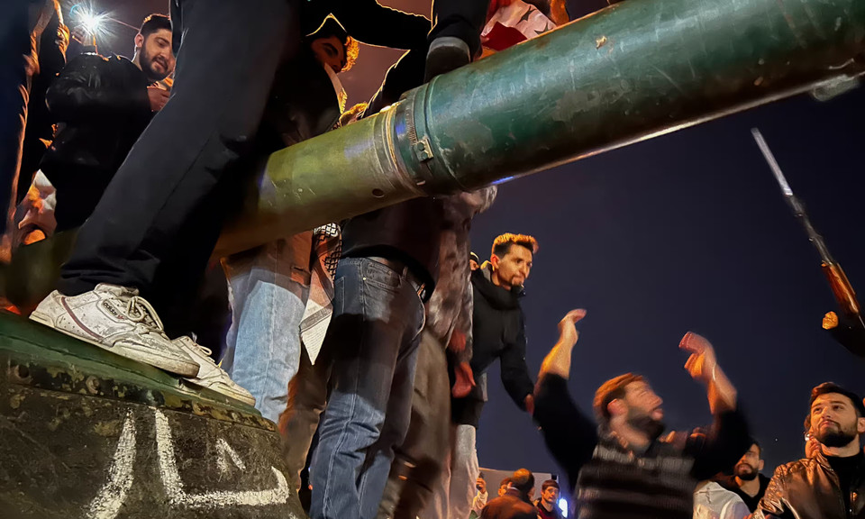 Người dân Damascus chào đón phe đối lập (Nguồn: AP)