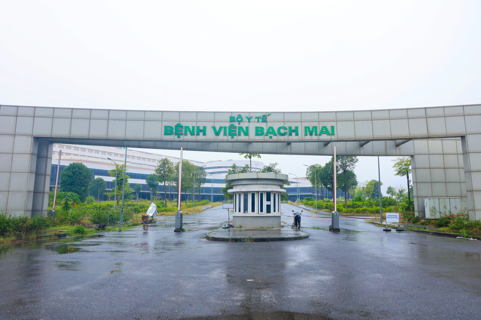 Tương tự tại bệnh viện Bạch Mai cơ sở 2 cách đó không xa cũng trong tình cảnh tương tự. (Ảnh: Hoài Nam/Vietnam+)