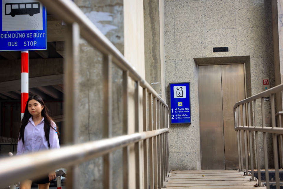 Hiện 8 ga kết nối với điểm dừng xe buýt gần nhất với khoảng cách từ 0 - 50m. (Ảnh: Hoài Nam/Vietnam+)