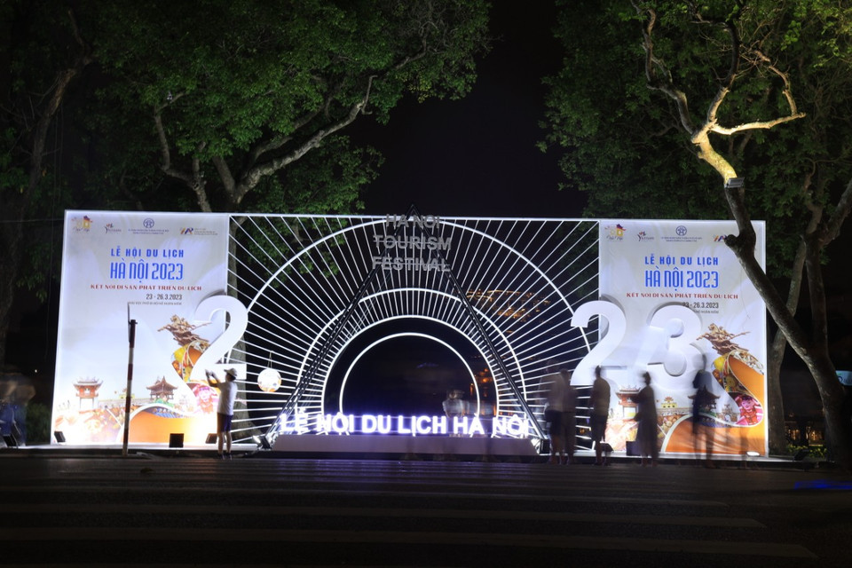 Lễ hội được tổ chức với quy mô 150 gian hàng có sự tham gia của đại diện 14 tỉnh/thành trên cả nước, gần 100 doanh nghiệp, 12 quận/huyện trên địa bàn thành phố Hà Nội. (Ảnh: Hoài Nam/Vietnam+)