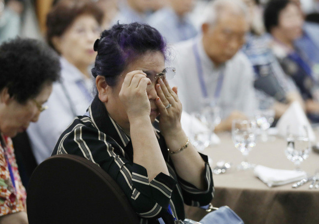 Các số liệu thống kê của chính phủ cho thấy tính đến cuối tháng 5 vừa qua, số người Hàn Quốc nộp đơn xin đoàn tụ gia đình là 132.124 người, trong đó khoảng 57.000 người còn sống.