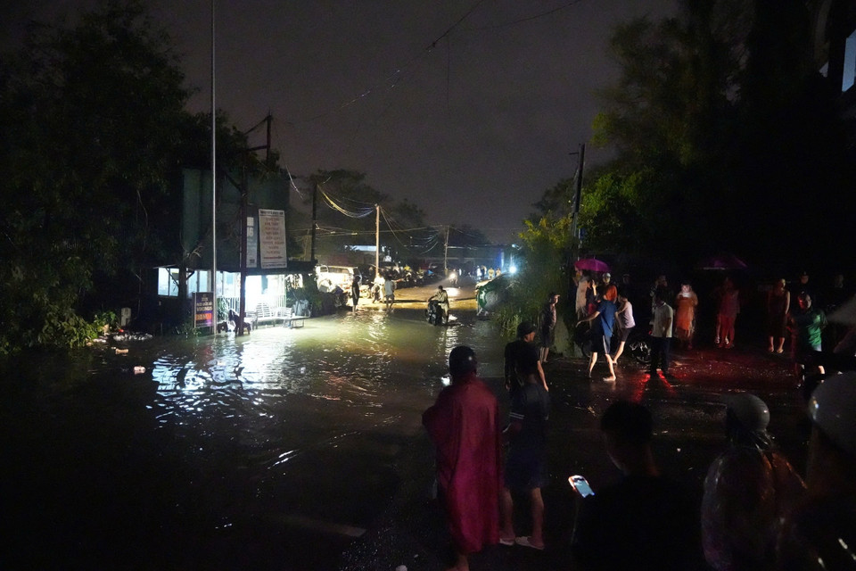 Các khu vực lân cận cũng ghi nhận tình trạng ngập úng. (Ảnh: Hoài Nam/Vietnam+)