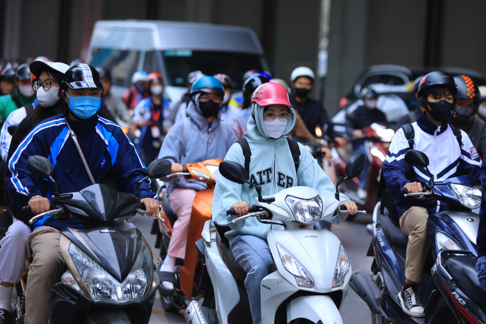 Từ đêm nay đến ngày 27/11, khu vực Hà Nội nhiều mây và có mưa một vài nơi, trời lạnh; riêng từ đêm 26-27/11, trời chuyển rét, nhiệt độ hạ thấp dưới 20 độ C. (Ảnh: Hoài Nam/Vietnam+)