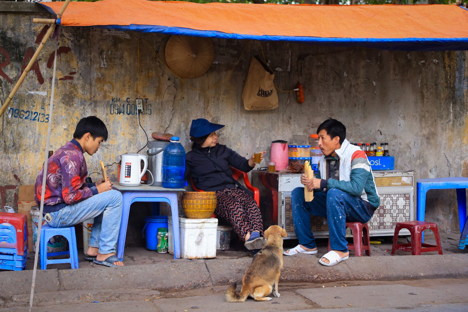 Đến chiều tối và đêm nay, nền nhiệt tại Thủ đô Hà Nội tiếp tục giảm, có thể có mưa vài nơi. (Ảnh: Hoài Nam/Vietnam+)