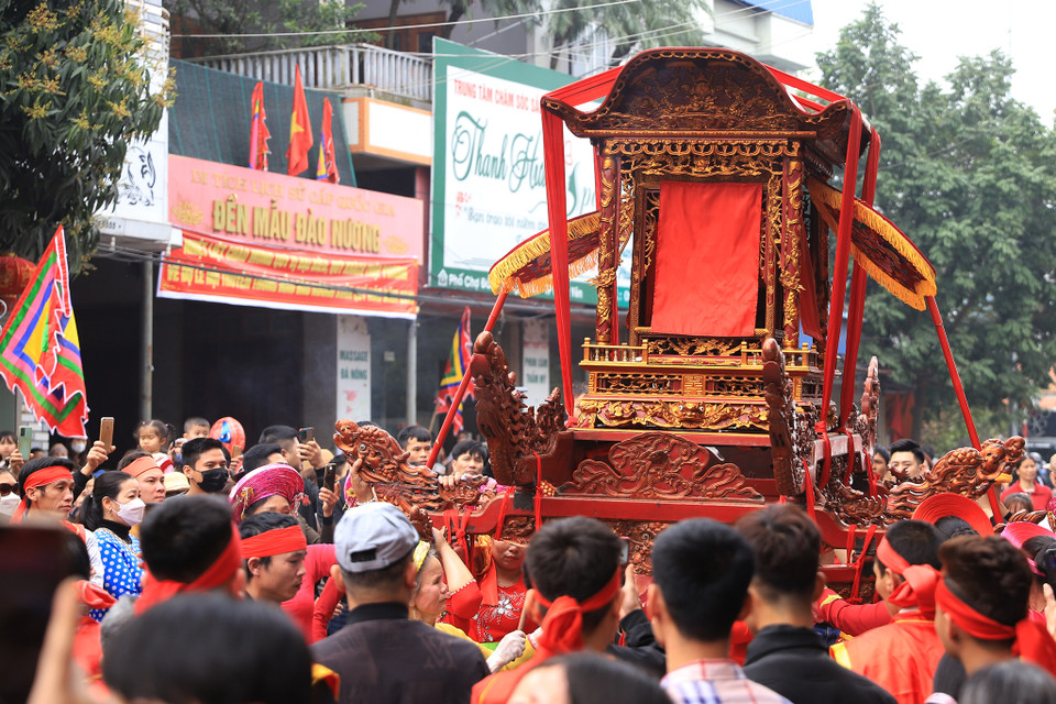 Qua thời gian, lễ hội Đào Nương đã đi vào tiềm thức mỗi người con làng Đào Đặng và trở thành món ăn tinh thần không thể thiếu. Đây cũng là dịp để người dân tỏ lòng thành kính, tri ân với tổ tiên và khơi dậy niềm tự hào về truyền thống quý báu của dân tộc. (Ảnh: Hoài Nam/Vietnam+)