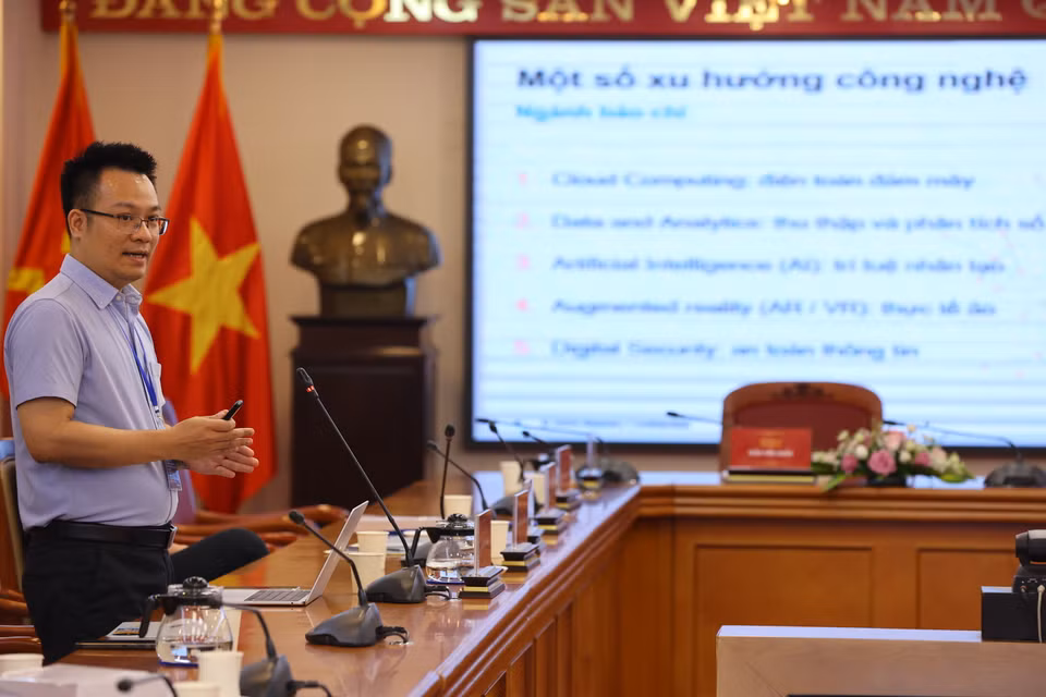 Cùng với đó, các diễn giả trình bày về những xu hướng công nghệ thúc đẩy đa dạng hóa nguồn thu cho báo chí. (Ảnh: PV/Vietnam+)