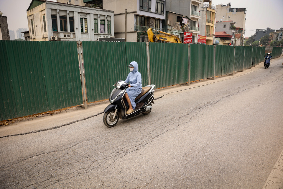 Đoạn đường từ số 277 - 473 Âu Cơ. (Ảnh: Hoài Nam/Vietnam+)