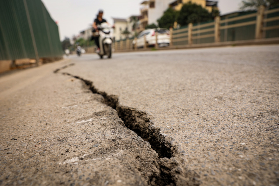 Hiện tại, dự án thi công mở rộng đê Âu Cơ đã lùi tiến độ nhiều lần vì không thể thi công trong thời gian mùa mưa bão. (Ảnh: Hoài Nam/Vietnam+)