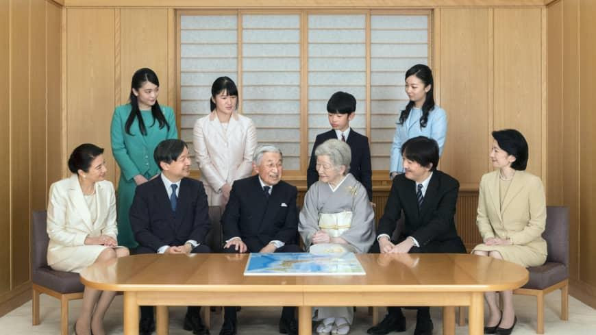 Nhật hoàng Akihito và Hoàng hậu Michiko cùng các con cháu tại Hoàng cung hôm 3/12/2018 (Nguồn: Kyodo)