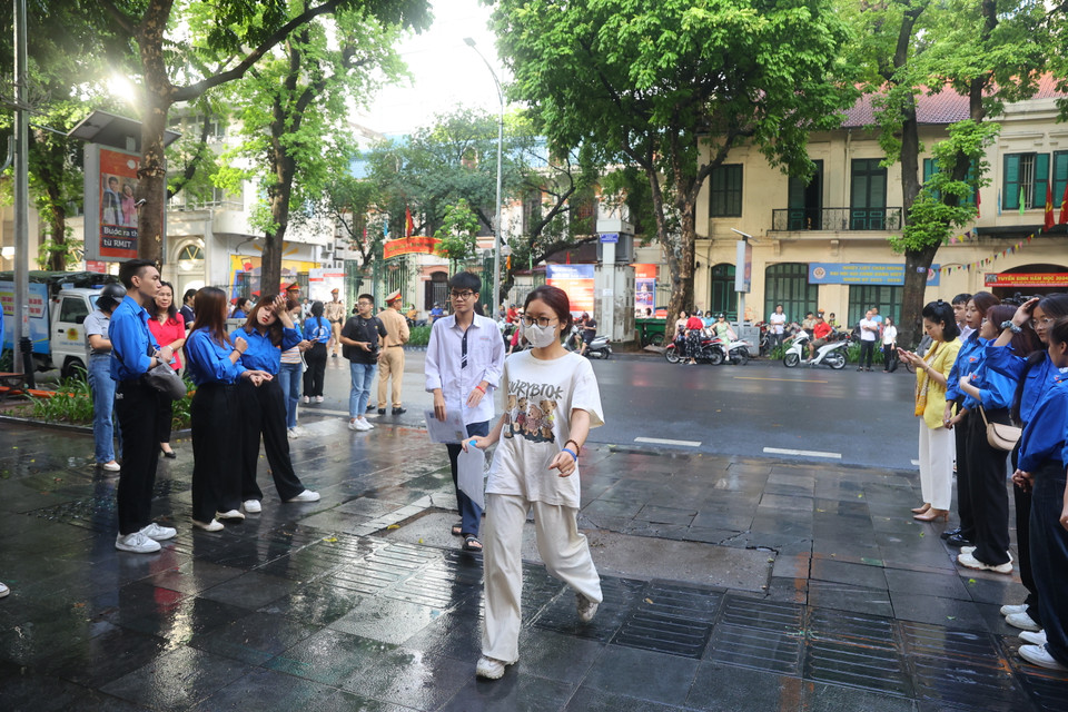 Các thí sinh sẽ có 120 phút để hoàn thành bài thi môn Ngữ Văn. (Ảnh: PV/Vietnam+)