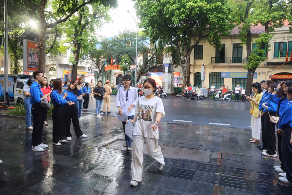 Các thí sinh sẽ có 120 phút để hoàn thành bài thi môn Ngữ Văn. (Ảnh: PV/Vietnam+)