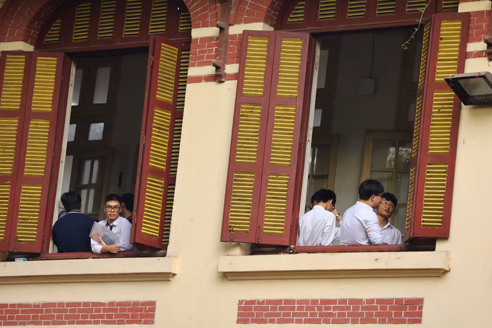 Sau môn Ngữ Văn, chiều nay, các thí sinh sẽ tiếp tục bước vào môn thi thứ hai – môn Toán. (Ảnh: PV/Vietnam+)