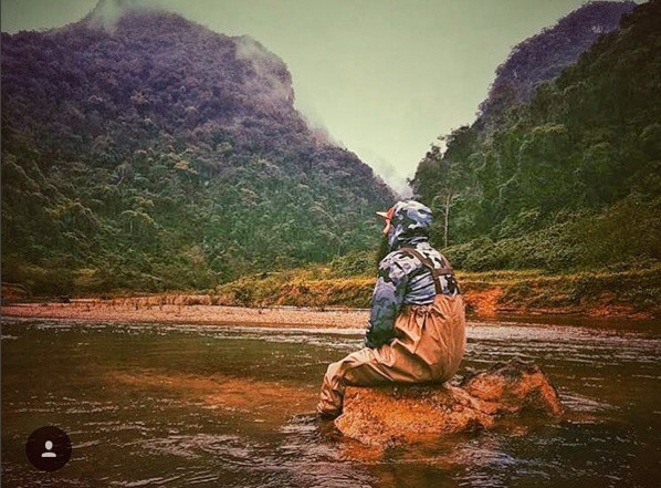 Đạo diễn Jordan Voigt-Roberts trên phim trường Kong: Skull Island.